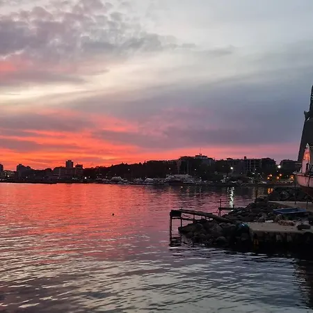 Entire 4pax , Sea View, Pool Ravda