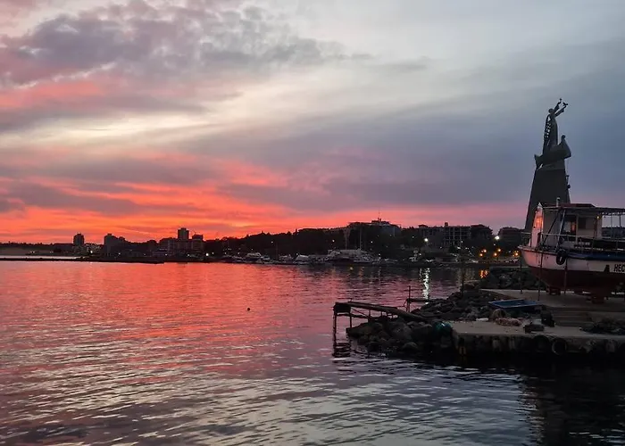 Entire 4pax , Sea View, Pool Ravda